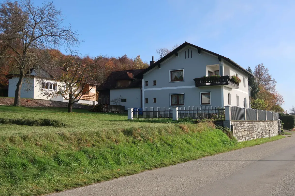 Exterior view of the guesthouse in Gerolding